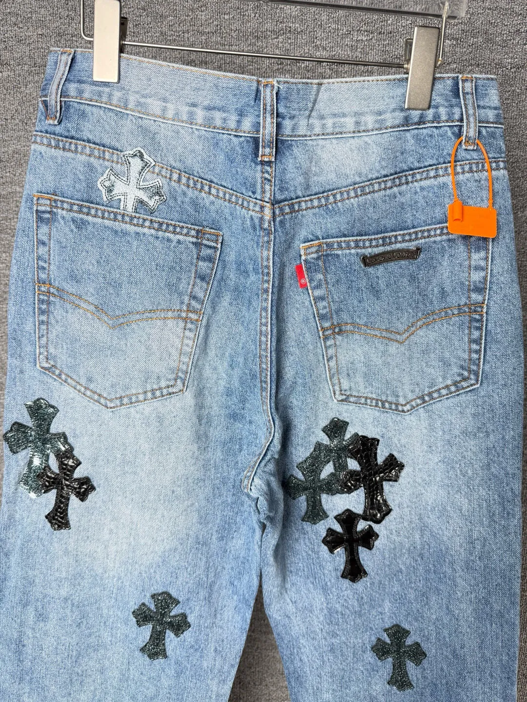 P270 💰 (Top version) Chrome Hearts/Chrome Hearts 25FW CH starry sky leather cross bamboo jeans adopt starry sky theme patchwork elements, mostly in the shape of a cross, with glitter on the leather surface. Unique design, simple and elegant details, exquisite workmanship, the entire trousers are neatly routed, and the details are in place! It’s also so cool that both men and women can easily control it. It’s a gender-neutral trendy up version. Color: blue Size: 28-30-32-34-36 (corresponds to S-M-L-XL-XXL)